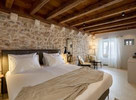 Modern Stone House, luxury suites in Dubrovnik Old Town，位于杜布罗夫尼克的民宿