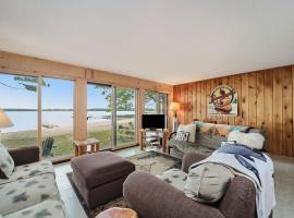 The Summer Cabin，位于Interlochen的酒店