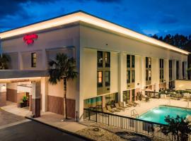 多拉山希尔顿恒庭酒店，位于芒特多拉Miami National Golf Club附近的酒店