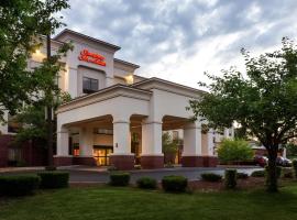 Hampton Inn & Suites by Hilton Manchester Bedford，位于Manchester Boston Regional Airport - MHT附近的酒店