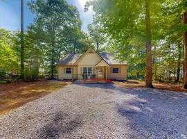 3BR Home with Fireplace, Dock, Patio, central AC,