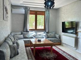 Ifrane apartment with swimming pool，位于伊夫兰的酒店