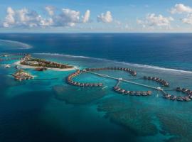 Radisson Blu Resort Maldives with 50 percent off on Sea Plane round trip 03 nights & above，位于Fenfushi的度假村