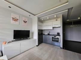 Apartament w centrum miasta z balkonem，位于亚斯琴别-兹德鲁伊的酒店