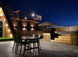 T&S suite，位于Dāliyat el Karmil的木屋