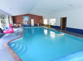 Luxury property - Swimming Pool, Games Room & Hot Tub