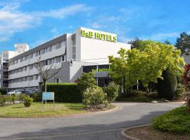 B&B HOTEL Cergy Port 4 étoiles，位于塞尔吉的酒店