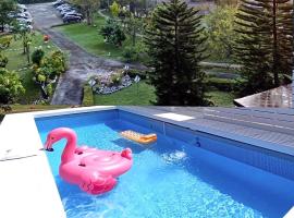 班苏荣嘉纳度假酒店，位于穆克莱克的带泳池的酒店