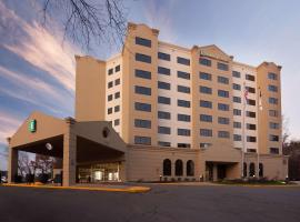 Embassy Suites by Hilton Raleigh Crabtree，位于罗利的酒店
