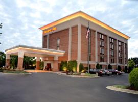 Hampton Inn Raleigh Capital Blvd North，位于罗利三角镇中心附近的酒店