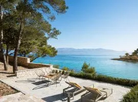 Wonderful Brac Villa - 4 Bedrooms - Stunning SeaFront Location - Private Infinity Pool & Beautiful Sea View - Sutivan