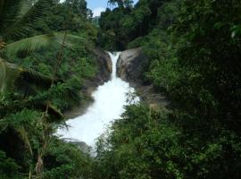 Bopath Falls Rock Chalets，位于Agalawatta的酒店