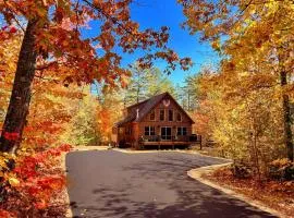 Ski Chalet 6 min to Sunday River - Hot Tub, Home Theater, Game Room, Fire Pit - Sleeps 12