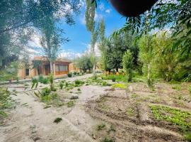 Thiksay Organic Resort and Retreat，位于Ranbirpura的豪华帐篷营地