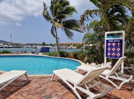 Luxury appt for 6: mesmerizing Spanish water view，位于简蒂埃尔的酒店