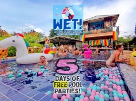 WET! a Pool Party Hostel by Wild & Wandering，位于哈林海滩的青旅