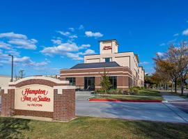 Hampton Inn & Suites Keller Town Center，位于Keller沃斯堡联盟机场 - AFW附近的酒店