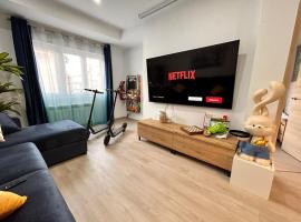 LUJO Proyector, Maquina Arcade, Wifi y Patinetes，位于奥维多的酒店