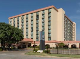 Embassy Suites by Hilton Tulsa I-44，位于塔尔萨的酒店