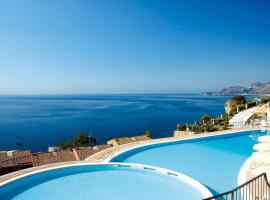 希腊人领袖陶尔米纳海岸酒店及Spa，位于Santa Margherita-Sant'Alessio Siculo的酒店