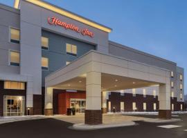 Hampton Inn Brooklyn Park，位于布鲁克林帕克的酒店