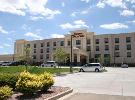 普韦布洛/北希尔顿恒庭旅馆及套房酒店，位于普韦布洛Pueblo Memorial - PUB附近的酒店
