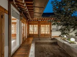 Luxury Hanok Bukchon Summit