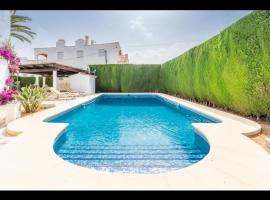 Spacious family home with Airco, private 5x10m pool, sandy beach 300m, free WiFi，位于德尼亚的酒店