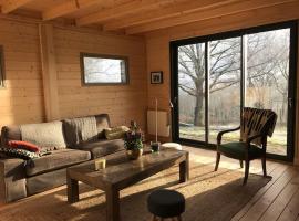 Maison de bois en pleine nature à 20 min de Beaune，位于Montceau-et-Écharnant的酒店