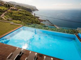 Sea View Villa Mar Lindo nr Ponta do Sol，位于蓬他达维托亚的度假短租房