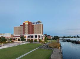 Embassy Suites By Hilton Wilmington Riverfront，位于威尔明顿北卡罗来纳号战列舰附近的酒店