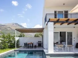 Family villa Casa Filo Rosso with Private Pool , 200m to the beach