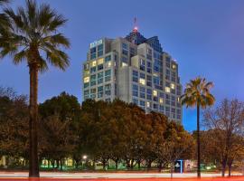 北洛杉矶格伦代尔行政会议中心希尔顿酒店，位于格伦代尔的酒店