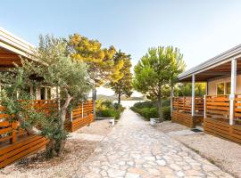 Eurocamp Mobile Homes at Campsite Ljutic，位于比奥格勒·纳·莫鲁的酒店