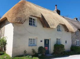 Stable Cottage - near Lulworth Cove，位于多切斯特的酒店