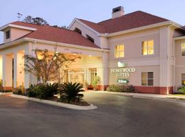 霍姆伍德希尔顿套房酒店，位于塔拉哈西Tom Brown Park附近的酒店
