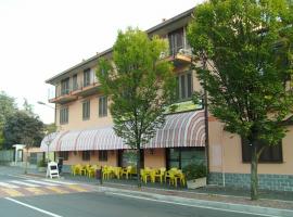 II高尔夫酒店，位于Muggiò的酒店
