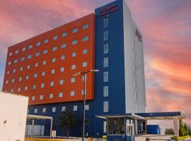 Hampton Inn & Suites by Hilton Salamanca Bajio，位于萨拉曼卡的酒店