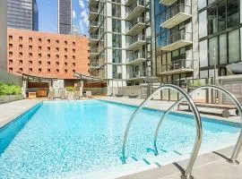 Ocean Views Penthouse 2b 2b Majestic Apartment 5 min to Convention Center