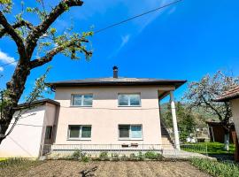 Musafir's House，位于Pazarić的酒店