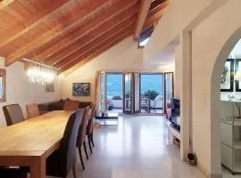 HeidiHoliday-Jenins Grand Maisonette-Attika mit Office & Relax-Bereich, Aussenparkplatz & Garage, geschützte Sonnen-Panoramaterrasse, Aufgewertet 2024