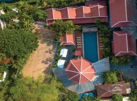 花园村泳池酒吧旅馆，位于暹粒的旅馆