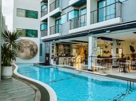 Ratri Hotel Phuket Old Town，位于普吉镇的酒店