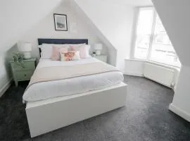 Coorie by the Coast, Direct Beach Access Getaway - Arbroath