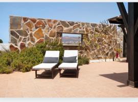 Villa Petronila Tías, LANZAROTE，位于Conil的酒店