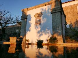 Casa do Meio em Quinta de São Pedro de Vir-a-Corça，位于蒙桑图的酒店