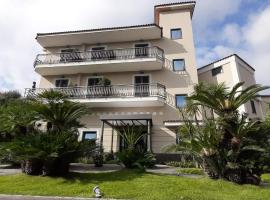 提诺沃洛酒店，位于波佐利的宠物友好酒店