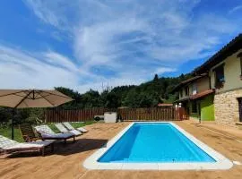 Chalet con piscina climatizada en la naturaleza