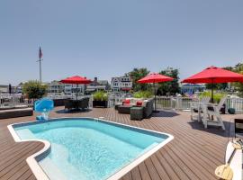 Waterfront Ocean City Escape with Large Deck, Pool!，位于大洋城的酒店