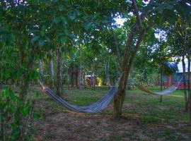 Niwe Mai plant medicine retreat，位于Tambo的木屋